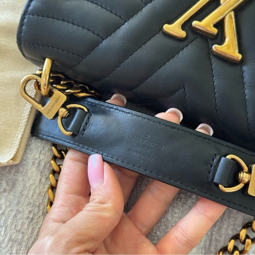 Louis Vuitton Wave Black Quilted Shoulder/Crossbody Bag, Authentic - Picture 15 of 16